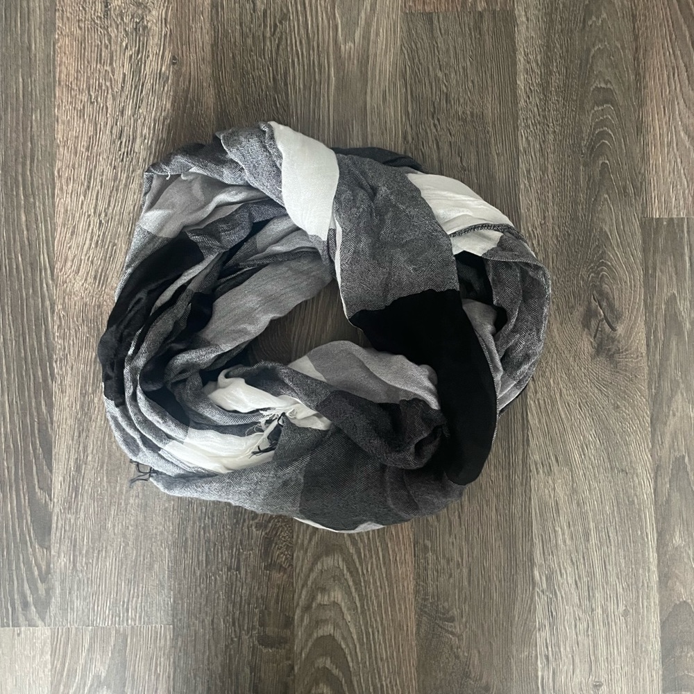 2/$20 - American Eagle Scarf